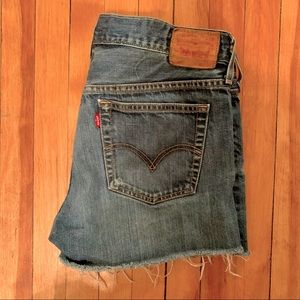 Levi’s mid rise denim cut off shorts